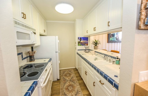 Townsite Cottage | NCV C4 Beautiful beachfront cottage, all new furnishings w/Stunning Ocean views