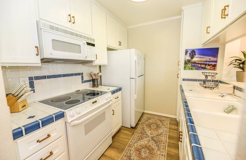 Townsite Cottage | NCV C4 Beautiful beachfront cottage, all new furnishings w/Stunning Ocean views