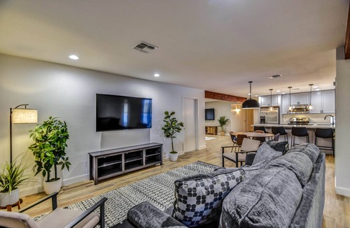 Evergreen House | Near ASU Heated Pool, Hibiscus Hot Tub Firepit BBQ Spring Training