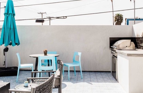 El Segundo Apartment | Near Beach, Food, Coffee / Pool BBQ / Washer Dryer in Unit