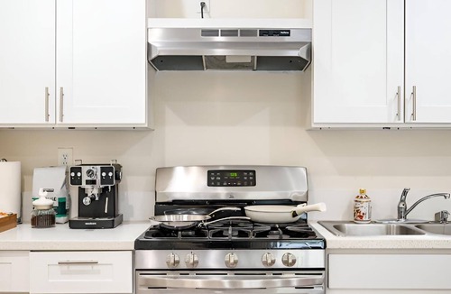 Ontario House | Near ON Airport Chaffey Claremont College Ontario Outlets 1B1B 2Beds 4people