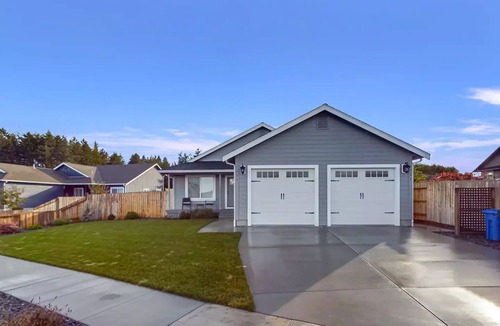 McKinleyville House | Neighborhood Hideaway