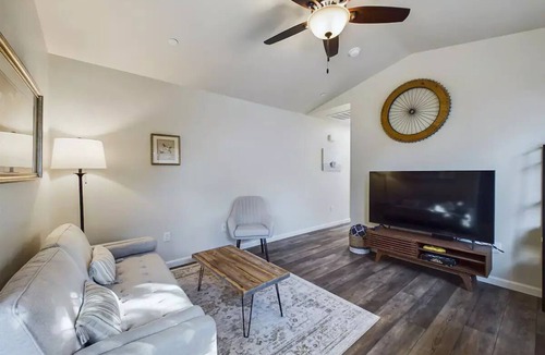 McKinleyville House | Neighborhood Hideaway