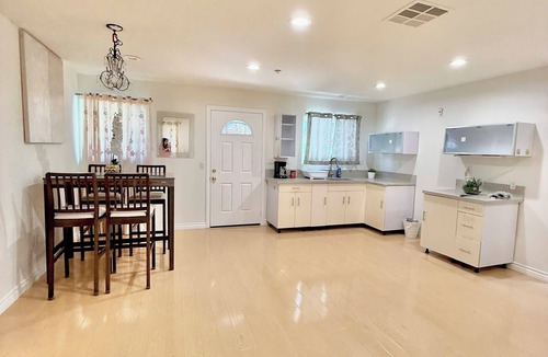Monterey Park House | New 20% off Lovely House 1BR 1BA 15 mins to DTLA
