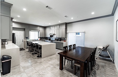 Midway City House | New 2022 5-Bedrooms w/9 Queen Beds Near Disneyland