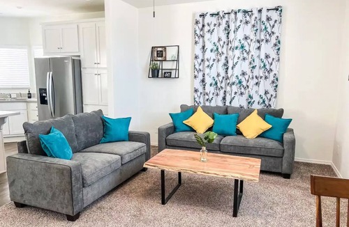 Sunridge Estates House | New! 5 Min to Casinos/River/Lake Mohave - Sleeps 8