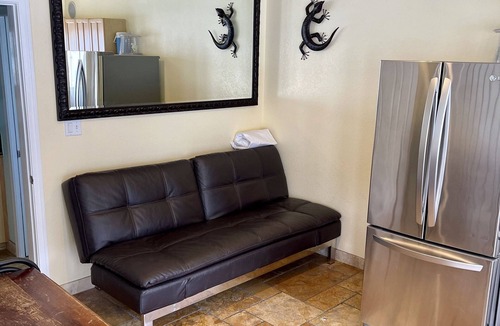 Avalon Villa | NEW AC in town FUN, 600 5 STAR reviews two balcony’s SUP KAYAKS CHAIRS CLEAN
