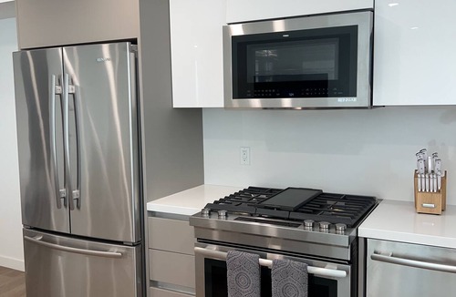 Beverly Hills Condo | *New* Beautiful Beverly Hills Condo w/parking
