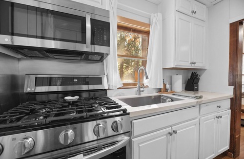 Big Bear City Cabin | New: Big Bear Mountain Retreat w/Hot Tub