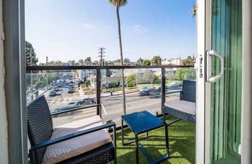 Los Angeles Apartment | New Coastal Oasis 3 Bed Apt by LAX/Sofi Stadium