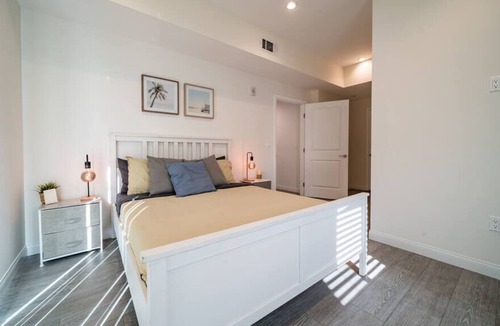 Los Angeles Apartment | New Coastal Oasis 3 Bed Apt by LAX/Sofi Stadium