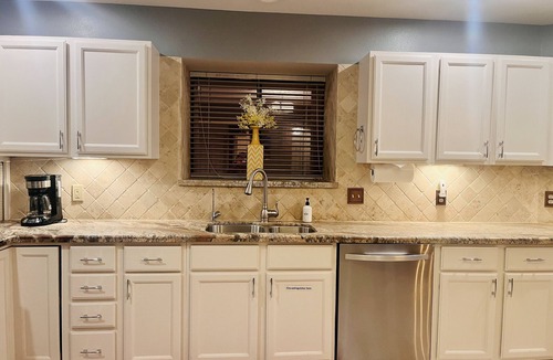 West Sedona House | New! Exquisite 5 star Home-Best Views-Hot tub-Firepit-Grill-In heart of Sedona