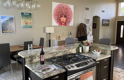 Allied Gardens Villa | New, Fun Get Away, Vaulted Ceiling, Pool, Hot Tub, New
