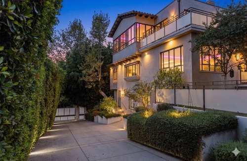 Nichols Canyon House | New Gated Compound w Infinity pool & spa, Steam room, Gym, Theater & City views!