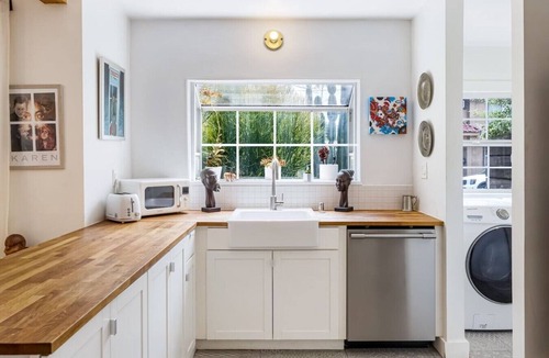 Eagle Rock House | NEW! Highland Park Bungalow | Fire Pit & Traeger
