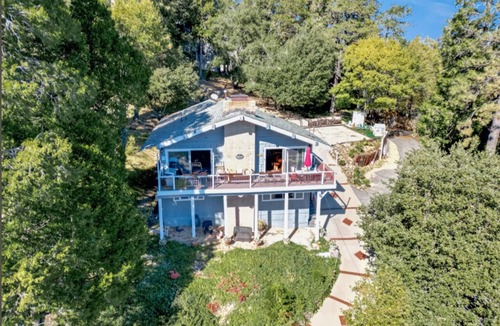 Crestline Cabin | NEW Lake View Cabin getaway! Steps away from the water! 10 beds