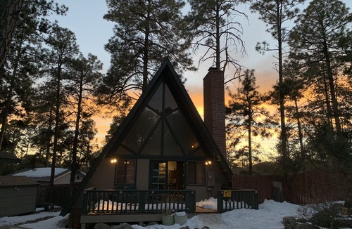 Groom Creek Cabin | New Listing - Cozy A-Frame cabin in adorable Mt neighborhood just 12 min to DT!