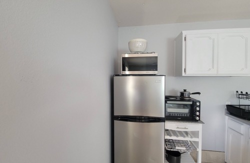Lakeside House | New listing! Newly furnished, stylish one-bedroom! 30-day minimum stay.