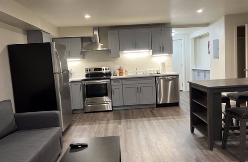 Oakland Condo | New Luxury 2-Bedroom Apt Near Lake Merritt with AC