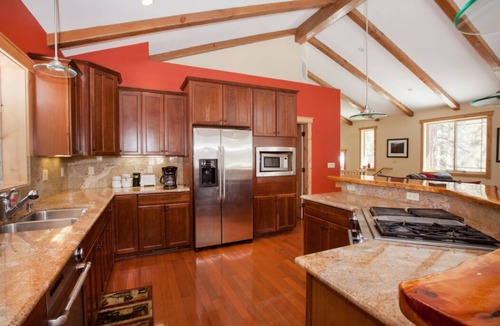 Al Tahoe House | New Luxury Home Near LAKE/CASINOS/HEAVENLY 30 day rental.