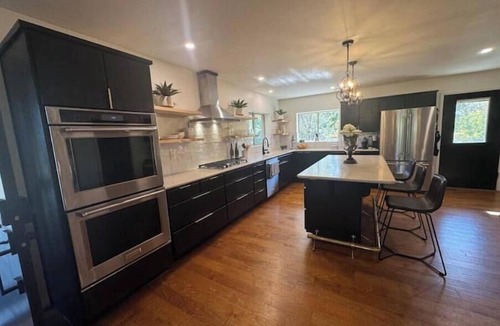 Prescott House | *NEW* Mtn view retreat! Pets! 3 min Dtwn/Pooltable