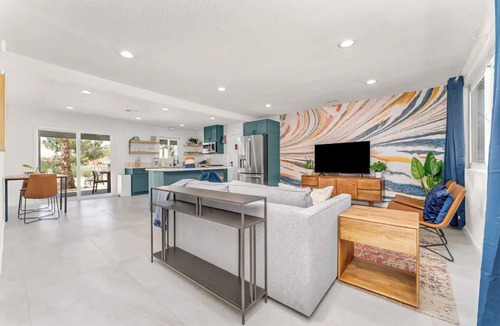 Yucca Valley House | NEW! Retro Arcade, Retreat w/Hot Tub+Cowboy Pool Family Friendly, Great location