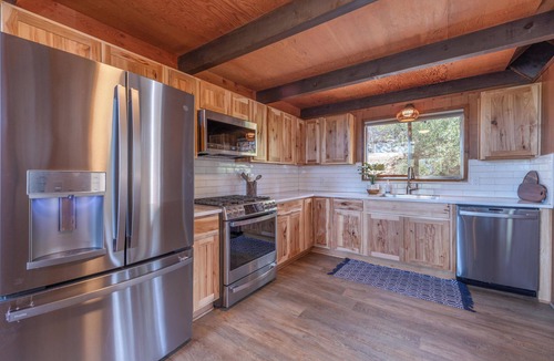 Brockway Cabin | NEW! The Tahoe Lookout — a cozy pet-friendly 2BR with lake views!