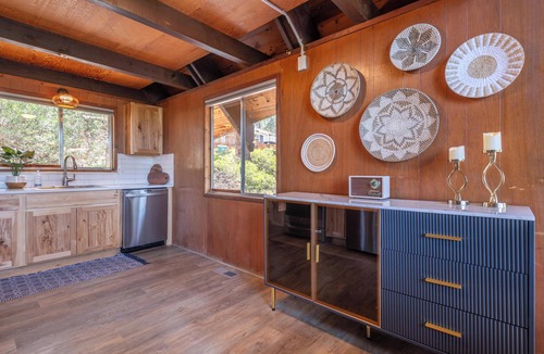 Brockway Cabin | NEW! The Tahoe Lookout — a cozy pet-friendly 2BR with lake views!