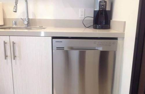 Venice House | New Venice Beach Studio 5 blocks to Beach Kitchen