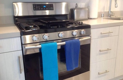 Venice House | New Venice Beach Studio 5 blocks to Beach Kitchen