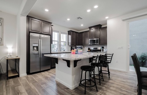 Roseville House | NewBuilt/pets/corp housing/insurance stay/H1