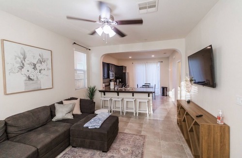 Clovis House | Newer, cozy 3 bedroom home near national parks