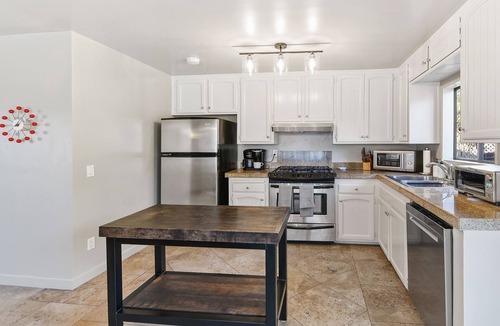 Del Mar Heights House | Newly Remodeled 2BR Del Mar Seashore Delight: Near Torrey Pines & Beach