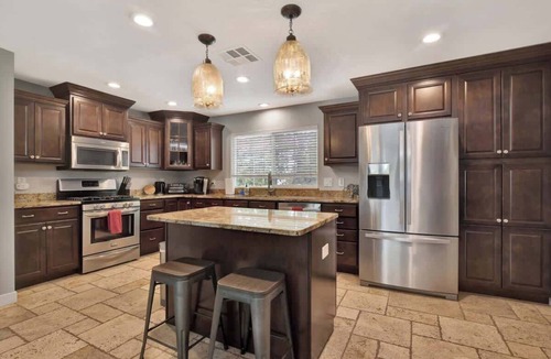 Prescott House | *Newly*Renovated*Walking distance to Downtown!