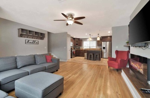 Prescott House | *Newly*Renovated*Walking distance to Downtown!