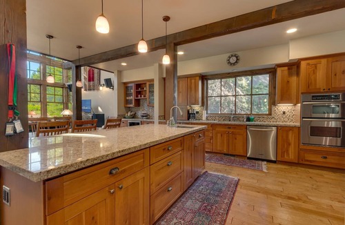 Truckee House | Norse Hall by Tahoe Getaways - Luxury Cabin - Hot Tub, Pool, Beach