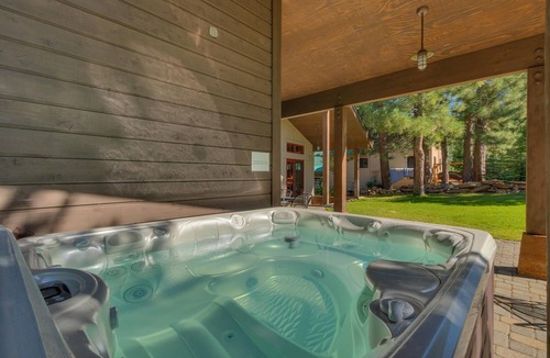 Truckee House | Norse Hall by Tahoe Getaways - Luxury Cabin - Hot Tub, Pool, Beach