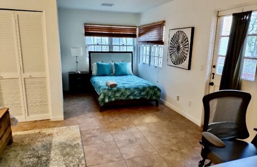 La Jolla Mesa House | North Pacific Beach Hideaway, shops nearby,1 km from the beach.