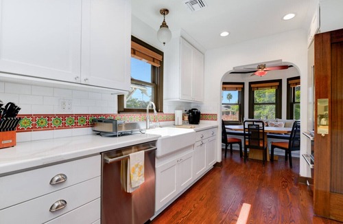 North Park House | Northpark Espana w King Bed, EV Charger, free parking