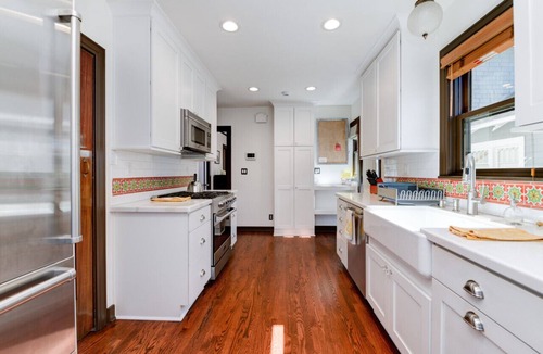 North Park House | Northpark Espana w King Bed, EV Charger, free parking
