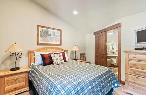 Truckee House | Northstar Ski in Ski out 2BR Condo