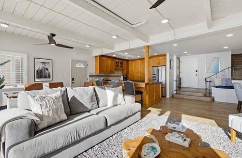 South Oceanside House | Ocean Front * Panoramic Views * Private Sand Beach * 2 Dogs OK!