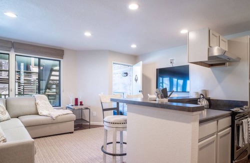 Monterey Condo | Ocean Harbor 130 - Monterey Condo - Surf Sounds