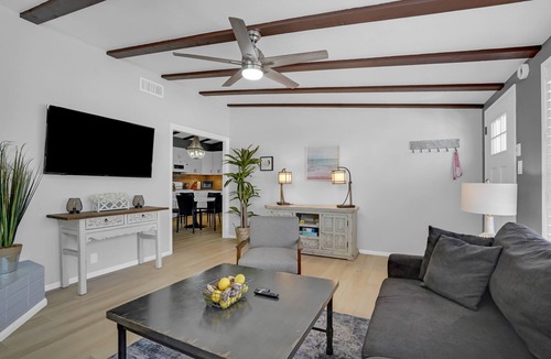 Silver Strand House | Ocean just Steps Away! Family and Pet-Friendly