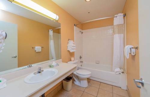 Westside Santa Cruz Hotel | Ocean Pacific Lodge