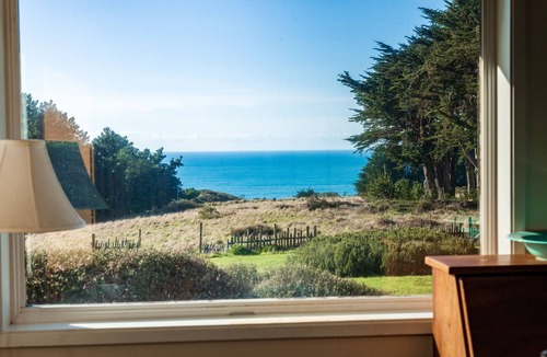 Albion House | Ocean View 7 Acre - Historic Home w/6+bds & 6+ba. 5000 sq ft- Like none other!