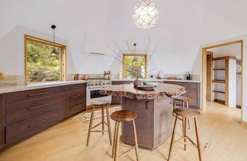 Gualala House | Ocean-view main house and private cottage