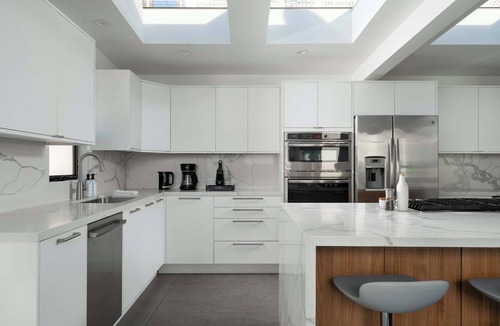 The Strand House | Ocean View | Steps to DT Manhattan Beach|King Beds