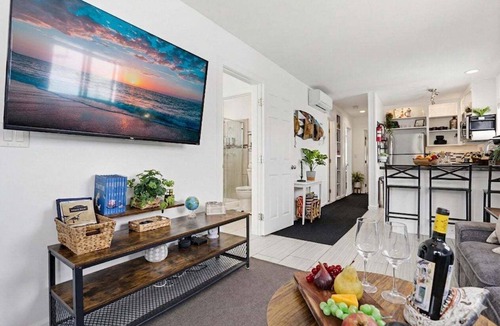 Mission Beach House | Ocean View & Steps to Sand & Dining & Dogs OK