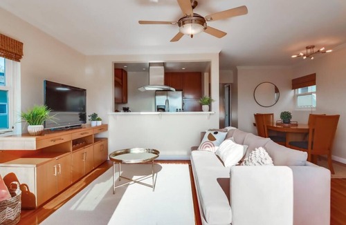 Point Loma Cottage | Ocean view! Walk to Sunset Cliffs - Surf - Beach!